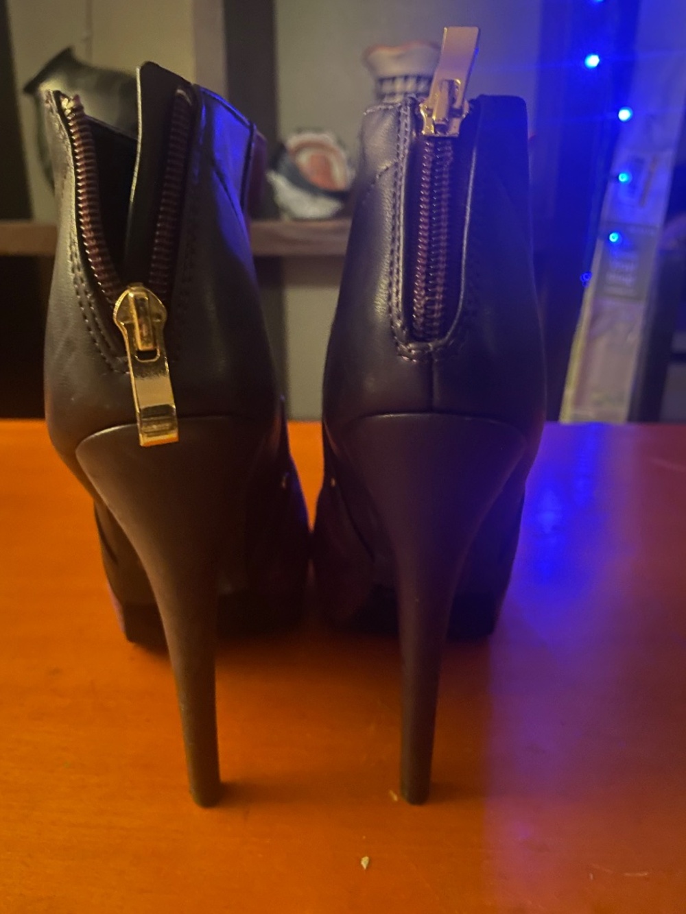 Heels - Picture 3 of 3